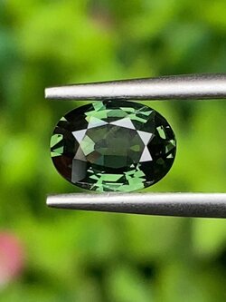 พลอย เขียวส่อง Green Sapphire ดิบ Unheated 1.19 กะรัต (Cts.) พลอยแท้ อัญมณีมงคลประจําวันเกิด เครื่องประดับพลอย