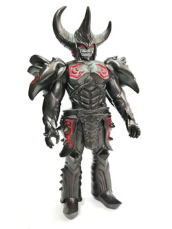 ซอฟขนาดกว่า 7 นิ้ว อาร์เมิร์ดดาร์คเนสในอุลตร้าแมนเมบิอุส เดอะมูฟวี่เป็นชุดเกราะของมนุษย์ดาวเทมเพอเรอ แต่เมื่อมันโดนปราบที่โลก. แต่ชุดเการะของทันยังคงอยู่ ชุดเกราะจึงขยับเขยื้อนเพื่อหาผู้สวมใส่ หลังจากนั้น มันก็ไปสิงอุลตร้าแมนฮิคาริ bandai china 2006 ,