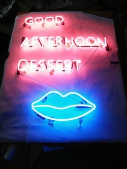 ป้ายไฟนีออนดัด