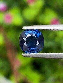 พลอย ไพลิน blue sapphire 1.57 กะรัต (Cts.) พร้อมใบเซอร์ พลอยแท้ อัญมณีมงคลประจําวันเกิด เครื่องประดับพลอย