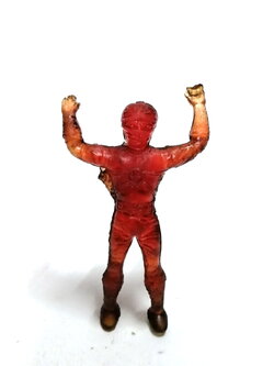 ตุ๊กตุ่นยางแอ๊นท์ ยอดมนุษย์สายรุ้ง สีแดงอมส้มขนาด2-3นิ้ว เก่าเก็บตามสภาพ มีรอย