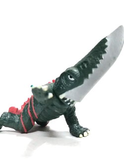 ขนาด3นิ้ว*** อาจมีรอยกาวบางส่วนไม่มีฐานน้ำแข็ง กาชาปองสัตว์ประหลาดกิวรอน(GUIRON)จากกาเมร่า ขนาดตามรูป มือสองของครบ