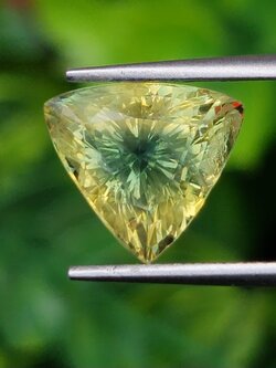 พลอย แซฟไฟร์ 2 สี Bi-Color Sapphire 5.19 กะรัต (Cts.) พลอยแท้ อัญมณีมงคลประจําวันเกิด เครื่องประดับพลอย