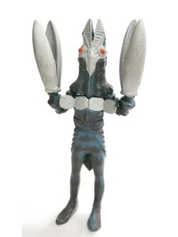 กาชาปอง สัตว์ประหลาดอุลตร้าแมน สัตว์ประหลาด มนุษย์ดาวบัลตั้น2 ตัวนี้มีหลายท่า ท่านี้คือท่าเปิดหน้าอกสะท้อนแสงสเปซ