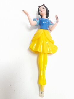 ปากกา พลาสติกสโนไวท์ ขนาดตามรูป ไม่ได้เช็คสภาพ มือสองมีรอยบ้าง