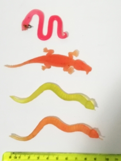 ของเก่าสะสม ตุ๊กตารูปสัตว์เซ็ท#1 งูยางขนาดเล็กตามภาพ