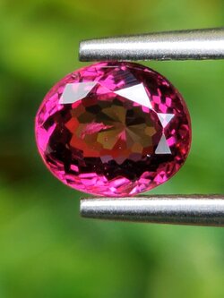 พลอย โรโดไลต์ กาเน็ท Rhodolite Garnet 1.28 กะรัต Cts.พลอยแท้ อัญมณีมงคลประจําวันเกิด เครื่องประดับพลอย
