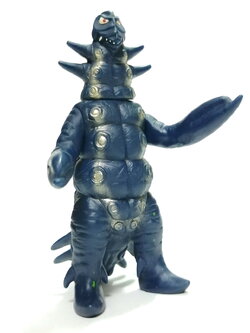 ของสะสม ซอฟขนาด 4.5 นิ้ว สัตว์ประหลาด ศัตรูอุลตร้าแมน เลโอ สภาพดี