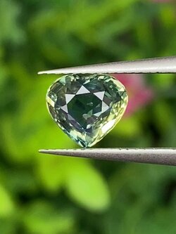 พลอย แซฟไฟร์ 2 สี Bi-Color Sapphire 1.23 กะรัต (Cts.) พลอยแท้ อัญมณีมงคลประจําวันเกิด เครื่องประดับพลอย