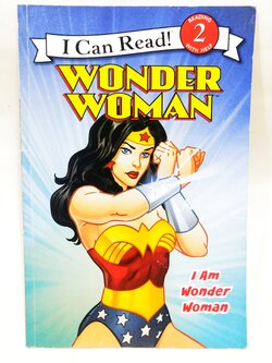 กับวันเดอร์วูแม่นตั้งแต่เริ่มจากเกาะสวรรค์ที่ต้องการต่อสู้กับความอยุติธรรม จนถึงการต่อสู้ร่วมกับ ซุปเปอร์แมนและ แบทแมน วันเดอร์วูแม่น, I am a Wonder Woman 32 หน้า ไม่รวมปก