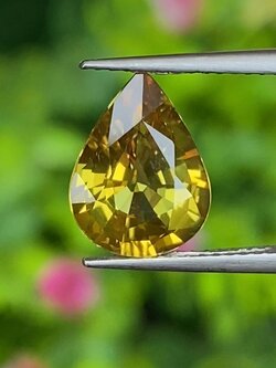 พลอย บุษราคัม Yellow Sapphire 3.03 กะรัต (Cts.) พร้อมใบเซอร์ พลอยแท้ อัญมณีมงคลประจําวันเกิด เครื่องประดับพลอย