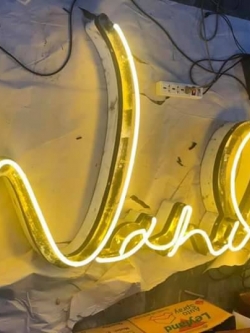 ป้ายไฟนีออนไลท์ สีเหลือง