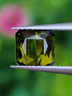 พลอย กรีน ทัวร์มารีน (Green Tourmaline) 1.07 กะรัต (Cts.) อัญมณีมงคลประจําวันเกิด เครื่องประดับพลอย