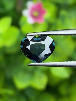 พลอย ไพลิน Blue Sapphire 1.47 กะรัต (Cts.) ดิบ (Unheated) พลอยแท้ อัญมณีมงคลประจําวันเกิด เครื่องประดับพลอย