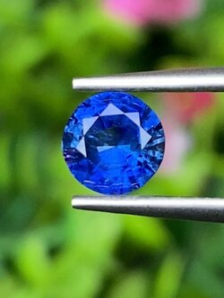 พลอย ไพลิน (Blue Sapphire) 1.03 กะรัต (Cts.) สีพิเศษ รอยัล บลู (Royal Blue) พร้อมใบเซอร์ พลอยแท้ อัญมณีมงคลประจําวันเกิด เครื่องประดับพลอย