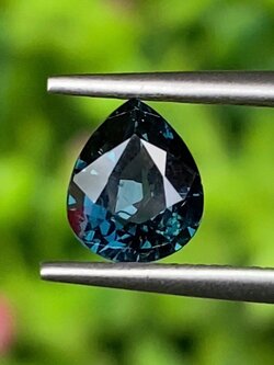 พลอย ไพลิน (Blue Sapphire) 1.07 กะรัต (Cts.) พลอยแท้ อัญมณีมงคลประจําวันเกิด เครื่องประดับพลอย