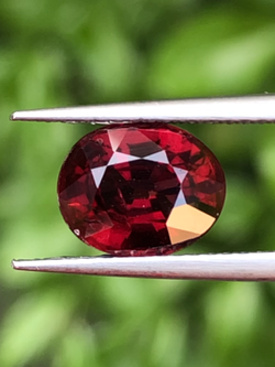 พลอย โรโดไลต์ กาเน็ท Rhodolite Garnet 2.87 กะรัต Cts. พร้อมใบเซอร์ พลอยแท้ อัญมณีมงคลประจําวันเกิด เครื่องประดับพลอย