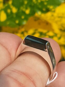 หยก พม่า แท้ Jade แหวนหยก หยกดำ ส่องเขียว (Black jadeite) 2.72 กะรัต (Cts.) Size 59 ดิบ ไม่ผ่านการปรับปรุง (Type A) พม่า (Myanmar)