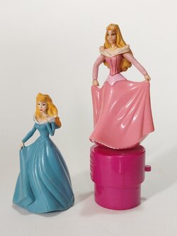 มีหลายภาพ ตุ๊กตาเจ้าหญิงดิสนีย์ เจ้าหญิงออโรร่า หรือ เจ้าหญิงนิทรา Sleeping Beauty , งานเก่ามีรอยบ้าง