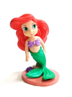 ฟิกเกอร์ยางตัน 3-3.5นิ้ว **สีลอกที่ผมเล็กน้อย ขนาดตามรูปพร้อมฐาน แอเรียล จาก เดอะลิตเติ้ลเมอร์เมด ไม่มีตัวปั๊ม สภาพดีขนาดตามรูป