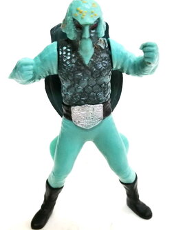 กาชาปอง HG SERIES **มีตำหนิที่แขนซ้ายด้านบน ชุดสัตว์ประหลาดจากเรื่องคาเมนไรเดอร์1 Masked Rider1 หรือ ไอ้มดแดงอาละวาด ตัวนี้คือ คาเมะสโตน จากภาพยนตร์ ตอนที่ 50 ขนาดสูงราว 10 ซม.