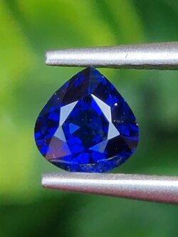พลอย ไพลิน (Blue Sapphire) 0.61 กะรัต (Cts.) สีพิเศษ รอยัล บลู (Royal Blue) พร้อมใบเซอร์ พลอยแท้ อัญมณีมงคลประจําวันเกิด เครื่องประดับพลอย