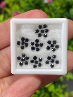 พลอย แซฟไฟร์ สีดำ Black Sapphire 35 เม็ด 2.04 กะรัต พลอยแท้ อัญมณีมงคลประจําวันเกิด เครื่องประดับพลอย