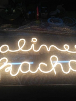 ป้ายไฟนีออนดัด สีวอมไว์ ตัวอักษรติด