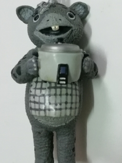 ของสะสม ฟิกเกอร์ บุชก้า จอมอภินิหาร ตัวสีเทาถือหม้อหุงข้าว **มีตำหนิโปรดตรวจสอบทุกภาพ