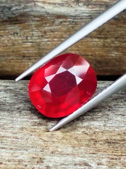 พลอยทับทิม (Ruby) 3.70 กะรัต (Cts.) พลอยแท้ อัญมณีมงคลประจําวันเกิด เครื่องประดับพลอย