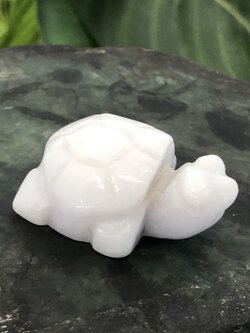หินขาว หินแกะสลัก แกะสลักรูปเต่า พลอยแท้ อัญมณีมงคลประจําวันเกิด เครื่องประดับพลอย