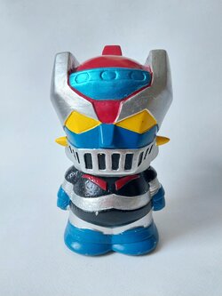 มีหลายภาพ,มีตำหนิ หุ่นแซด หุ่นz กระปุกออมสินงานซอฟแข็ง ชนาด 6นิ้ว