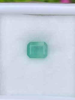 พลอย มรกต Natural Emerald แซมเบีย 0.68 กะรัต (Cts.) พลอยแท้ อัญมณีมงคลประจําวันเกิด เครื่องประดับพลอย