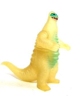 ซอฟ 3.5 นิ้ว สัตว์ประหลาด เรดคิง ตัวร้ายจาก อุลตร้าแมน รุ่นตัวพิเศษเคลียร์ใส ทำสียางจุด ขนาดตามรูป สภาพดี มีรอยบ้าง