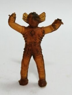 ตุ๊กตุ่นตัวยาง ประมาณ 5 ซม. ฮีโร่ไม่ทราบชื่อ ตุ๊กตุ่นยางแอนท์งานเก่า ราวปี 2510-12 สภาพเดิมๆขาดหมัดสองข้าง โปรดพิจารณาก่อนซื้อ