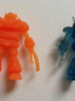 ของเล่น ย้อนยุค ของสะสมเรโทร " ตุ๊กตุ่น แอ๊นท์ 1.5" Ants ตุ๊กตุ่นยางดาแกรม 2 ตัว สีส้มและสีน้ำเงิน Dougram