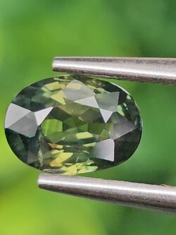 พลอย เขียวส่อง Green Sapphire 1.13 กะรัต (Cts.) ดิบ (Unheated) พร้อมใบเซอร์ (With Certificate) พลอยแท้ อัญมณีมงคลประจําวันเกิด เครื่องประดับพลอย