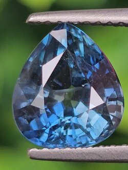 พลอย ไพลิน (Blue Sapphire) 3.77 กะรัต (Cts.) พร้อมใบเซอร์ พลอยแท้ อัญมณีมงคลประจําวันเกิด เครื่องประดับพลอย