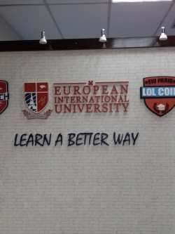 ป้ายพลาสวู๊ด ติดสติ๊กเกอร์ไดคัท - LEARN A BETTER WAY