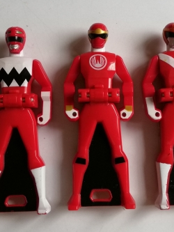 เรนเจอร์คีย์**กรุณาตรวจสอบทุกภาพ อุปกรณ์ใช้เล่นกับเครื่องแปลงร่าง โมบายเรท มือถือแปลงร่างโกไคเจอร์ 5 ตัว ประกอบด้วย เดกะเบรค, กิงกะเรด, เฮอริเคนเรด, วาลอีเกิ้ล,เยลโล่บัสเตอร์