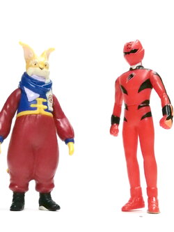 ซอฟ 3 -3.5นิ้ว ขนาดตามรูป เกคิเรด (ชาง)กับ อาจารย์ มาสเตอร์เชาฟู จากขบวนการ เกคิเรนเจอร์ สภาพดีมีรอยบ้าง ขายคู่