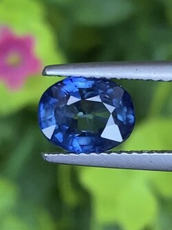 ไพลิน (Blue Sapphire) 2.03 กะรัต (Cts.) พร้อมใบเซอร์ พลอยแท้ อัญมณีมงคลประจําวันเกิด เครื่องประดับพลอย