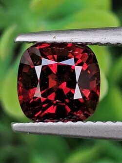 พลอย สปิเนล (Spinel) 2.16 กะรัต (Cts.) ดิบ (Unheated) พลอยแท้ อัญมณีมงคลประจําวันเกิด เครื่องประดับพลอย