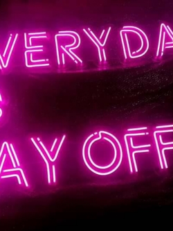 ป้ายไฟดัด สีชมพู- EVERYDAY IS DAY OFF