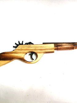 ของเด็กเล่น/ของสะสม ของเล่นจากละคร ปืนยาว ใช้ยิงหนังยางของปลอมทำจากไม้ฉีดลาย ของเล่นจากละครเรื่อง 7ประจันบาน รุ่นสีน้ำตาลอ่อน เหมาะใช้สะสม วางโชว์