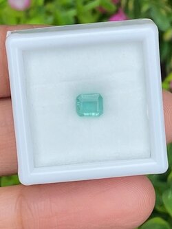 พลอย มรกต Natural Emerald แซมเบีย 0.55 กะรัต (Cts.) พลอยแท้ อัญมณีมงคลประจําวันเกิด เครื่องประดับพลอย