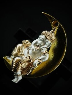 พระพิฆเนศน้อย ประทับจันทร์ รหัส 1 เนื้อสัมฤทธิ์ชุบ 3K