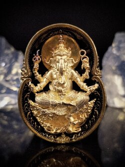เหรียญพระพิฆเนศ รุ่น สุข สำเร็จ รวย เนื้อทองระฆังพ่นทราย ลงยาดำ