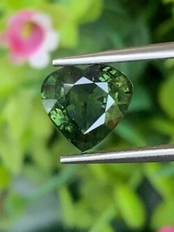 พลอย เขียวส่อง Green Sapphire 3.05 กะรัต (Cts.) เผาเก่า พลอยแท้ อัญมณีมงคลประจําวันเกิด เครื่องประดับพลอย