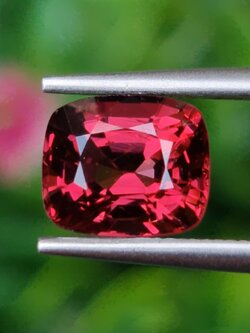พลอย สปิเนล พม่า Burmese Spinel 2.16 กะรัต (Cts.) ดิบ Unheated พลอยแท้ อัญมณีมงคลประจําวันเกิด เครื่องประดับพลอย
